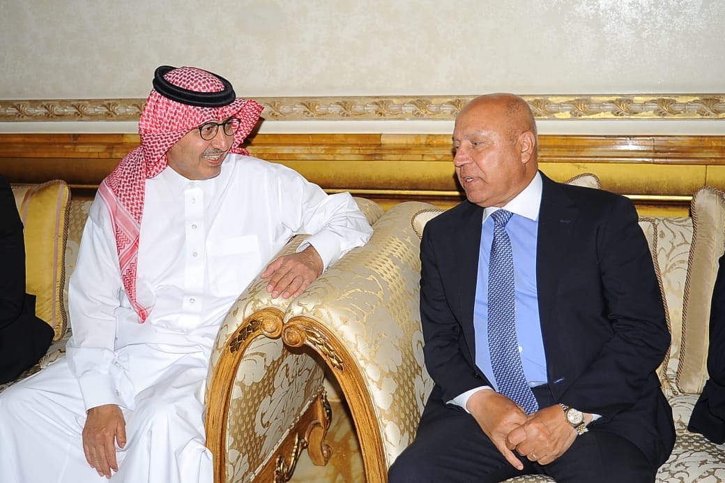 وزراء وشخصيات عامة يشاركون في عزاء والد السفير السعودي بمصر